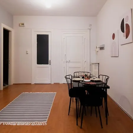 2br Historical & Spacious Apt. In Heart Of Taksim Apartmán